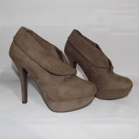 Mossimo Supply Co. Shoes - Mossimo Women's Swede Platform Heels Size 6